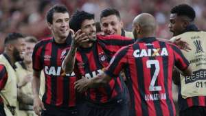 Atlético-PR foca Libertadores e escala time misto contra Bahia
