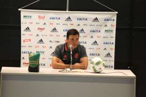Zé Ricardo diz que Fla 'perdeu controle do jogo' e aprova estreia de Vinicius Jr