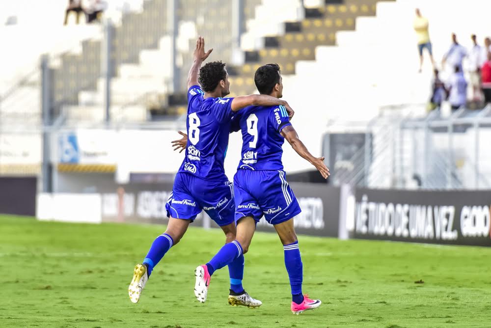 Lucca comemora o gol que abriu o placar para a Ponte Preta diante do Sport - Fábio Leoni/Ponte Press