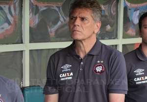 Autuori dispara após derrota do Atlético-PR: 'Erramos, em todos os sentidos