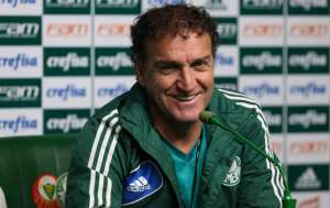 Cuca brinca com superstição no Palmeiras: 'Um dia vou colocar outra calça'