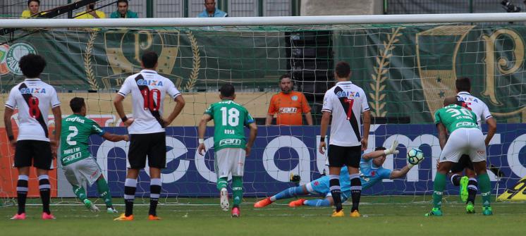 Vasco levou quatro gols do Palmeiras, um de pênalti. Foto: Carlos Gregório - Vasco