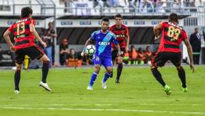 Por Clayson, Corinthians cede Claudinho e Léo Artur em definitivo à Ponte Preta