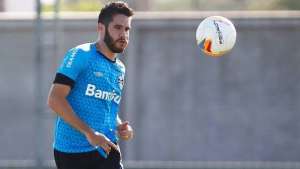 Com luxação no ombro, Marcelo Oliveira desfalcará o Grêmio por um mês