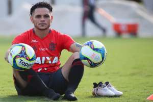 Flamengo renova contrato do lateral Pará até dezembro de 2019