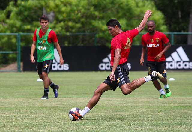 Sport quer largar bem diante do Bahia