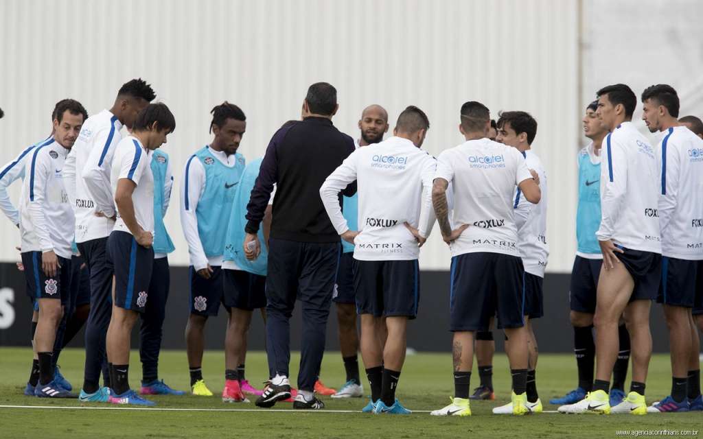 Sem Pablo, defesa do Corinthians passa por teste diante do Vitória em Salvador