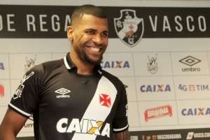 Breno é apresentado e se diz apto fisicamente para atuar pelo Vasco já no domingo