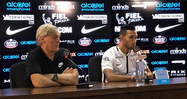 Clayson foi apresentado no Corinthians nesta quinta-feira