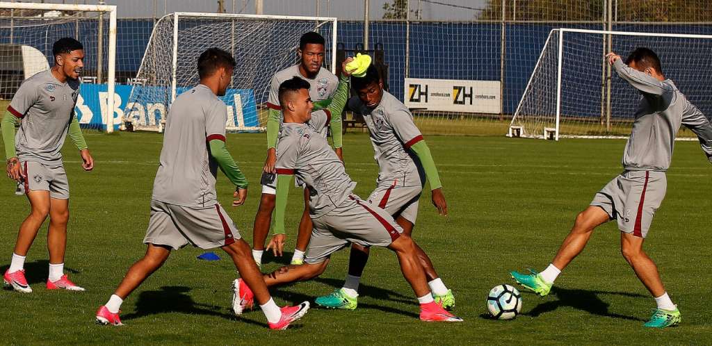 Os jogadores que não enfrentaram o Fluminense treinaram no CT do Grêmio