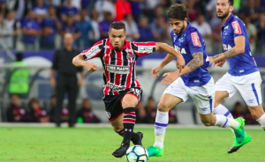 Após cirurgia no joelho, Morato tem futuro indefinido no São Paulo