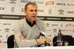 Milton Mendes diz que Vasco terá duas mudanças e pode barrar Nenê no domingo