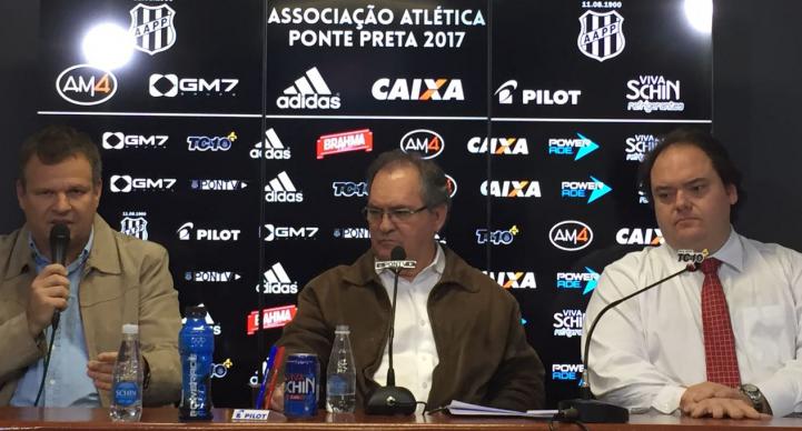 Presidente Vanderlei Pereira (centro), Erick Flores (à esquerda) e Gustavo Válio (à direita)