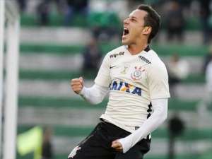Após lista de Tite, Carille busca soluções para desfalques do Corinthians