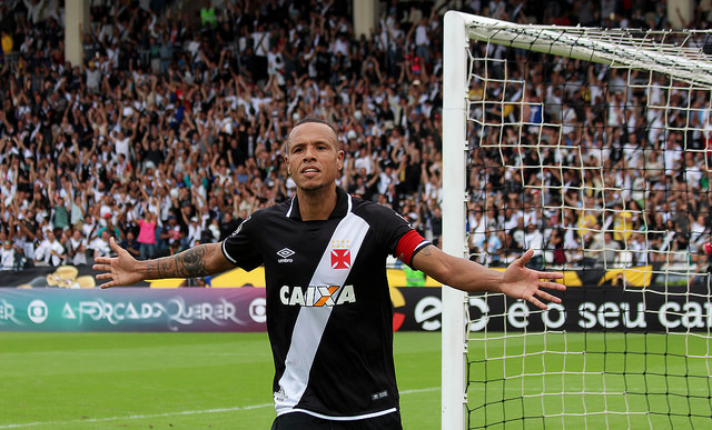 Luis Fabiano deixou o seu na vitória do Vascão