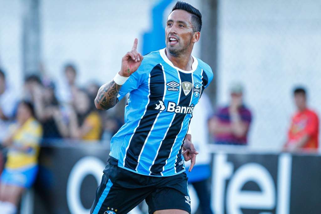 Lucas Barrios fez o segundo gol da vitória gremista. (Foto: Divulgação / Grêmio)