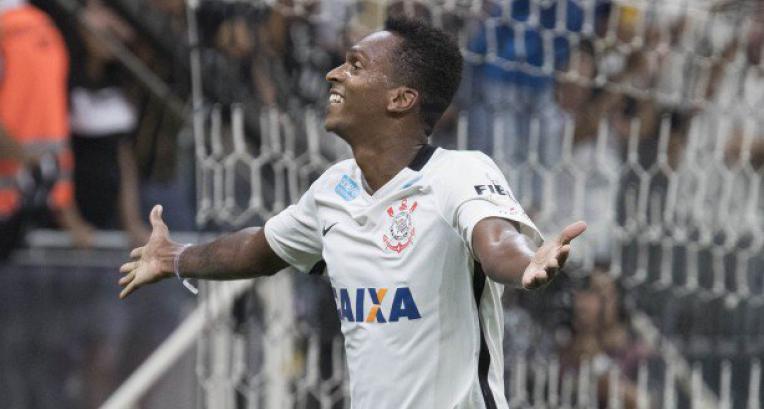 Jô marcou em nova vitória corintiana
