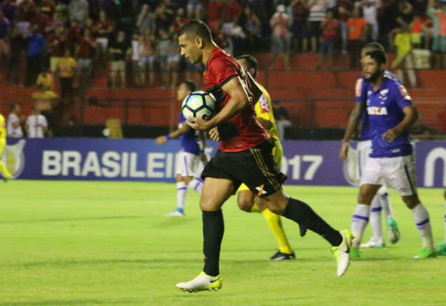 Diego Souza marcou o gol de empate do Sport. (Foto: Williams Aguiar / Sport Recife)