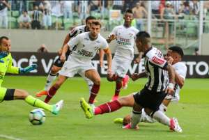 Roger diz que Atlético-MG foi melhor e lamenta chances perdidas em casa
