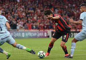 Renato Gaúcho exalta postura do Grêmio em vitória sobre Atlético-PR