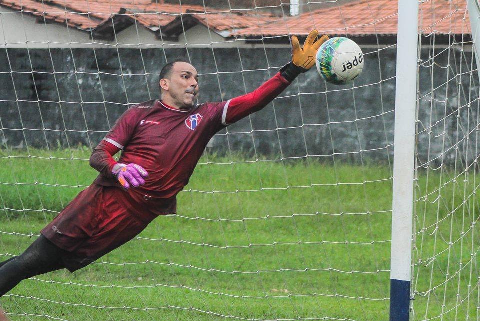 Rodrigo Ramos valoriza pênalti defendido e ponto fora do Maranhão na Série D