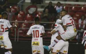 Após reclamação de Cueva, Rogério Ceni faz elogios ao jogador