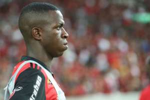 Real Madrid e Flamengo oficializam acordo por atacante Vinícius Júnior
