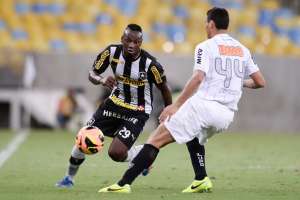 Presidente do Cruzeiro admite negociação com o Botafogo para ter Sassá