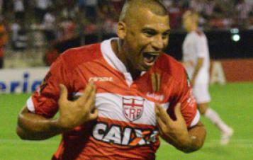 Neto Baiano marcou o gol da vitória do CRB