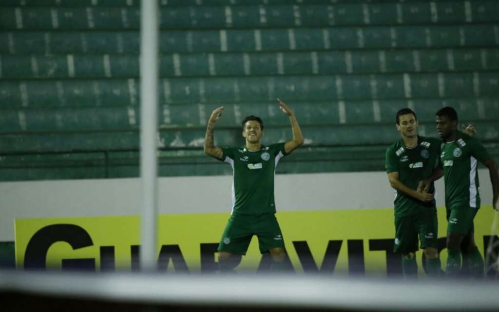 Bruno Nazário comemora o gol que abriu o placar para o Guarani diante do Figueirense - Daniel Chiesa/Guarani Press