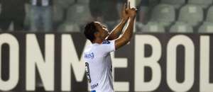 Ricardo Oliveira não liga para críticas e destaca liderança do Santos