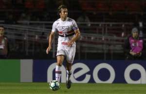 Lugano é elogiado, mas São Paulo evita falar sobre renovação com o zagueiro