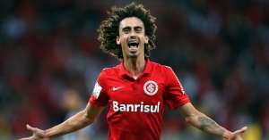 Atlético-MG chega a um acordo e assina com meia do Internacional