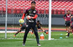 Titular do São Paulo, Renan Ribeiro quer agarrar chance: 'Esperei quatro anos'