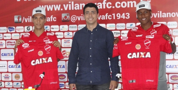 Série B: Volante emprestado pelo Flamengo e atacante são apresentados no Vila Nova