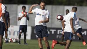 'Temos de jogar pelo futuro', diz Maycon sobre renovação no Corinthians