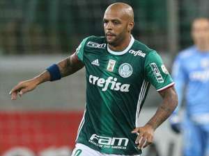 Palmeiras multa Felipe Melo e preparador físico por discussão em treinamento