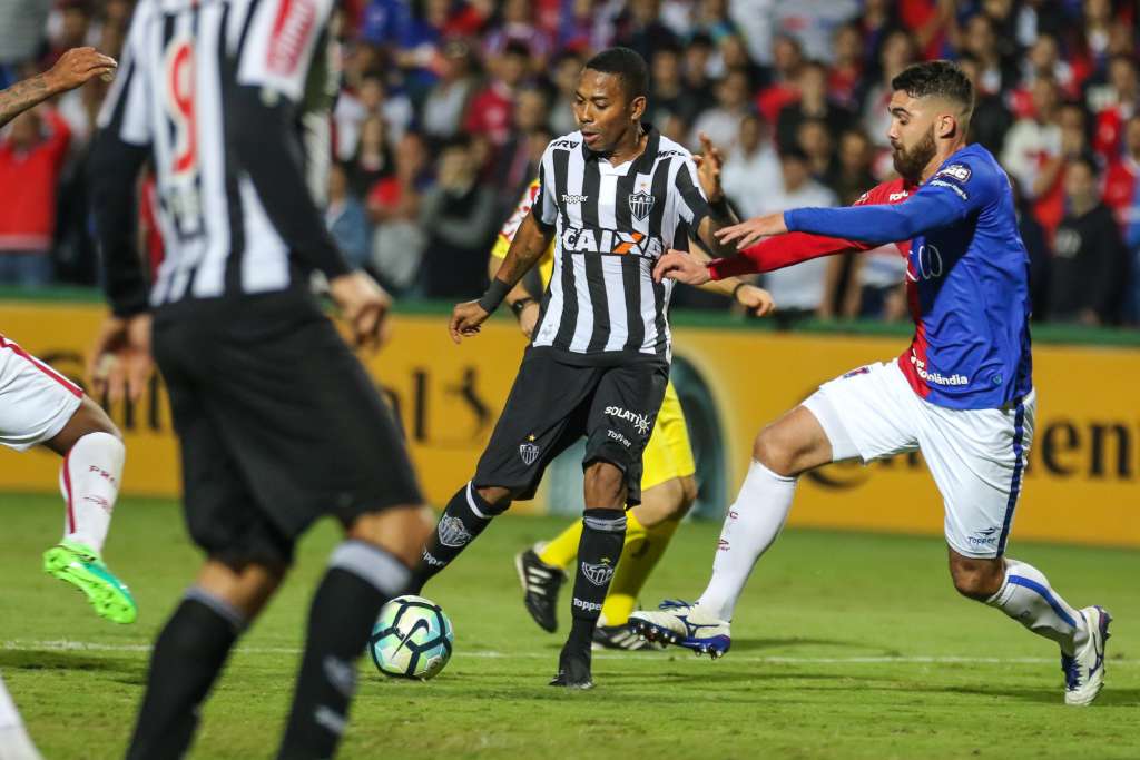 Robinho marcou um gol, mas foi insuficiente para superar o Paraná
