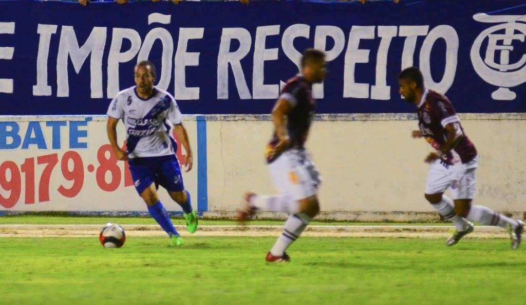 O lateral e meio-campista Rodrigo Soares, de 24 anos, vai continuar defendendo o Burro da Central neste segundo semestre - Foto: Bruno Castilho / EC Taubaté