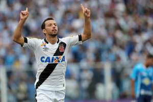 Vitória procura Vasco para tentar fechar com Nenê