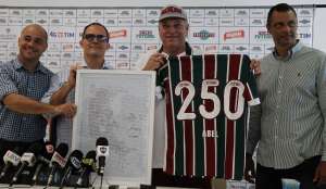 Abel esconde substituto de Sornoza, mas deve escalar Douglas no Fluminense