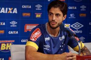 Mano testa Cruzeiro com 3 volantes por ausência de Rafinha contra o Santos