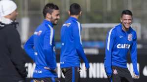 Após treinar em separado, Giovanni Augusto joga 