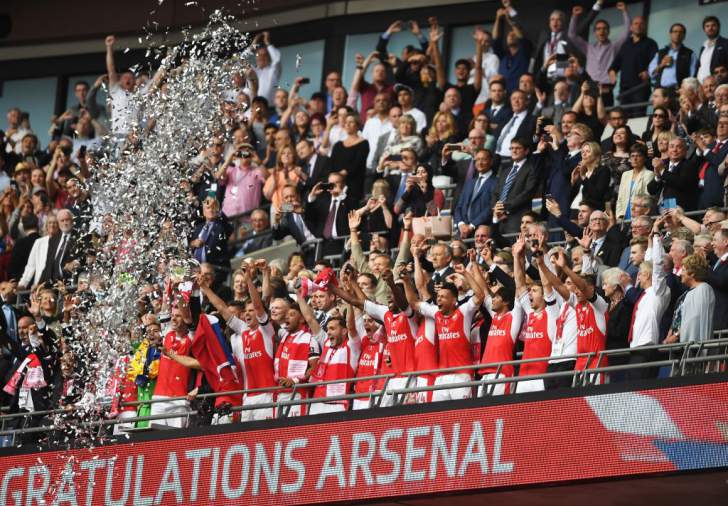 Apesar de ter jogado em Londres, o Arsenal conseguiu vencer o Chelsea para conquistar a Copa da Inglaterra pela 13ª vez Apesar de ter jogado em Londres, o Arsenal conseguiu vencer o Chelsea para conquistar a Copa da Inglaterra pela 13ª vez