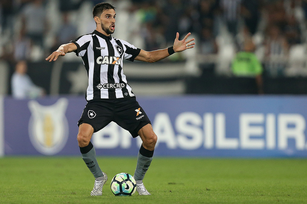 Jair Ventura exalta garra do Botafogo e volta a pedir reforços