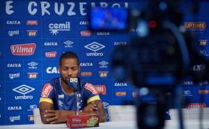 Cruzeiro minimiza problema de Dedé, mas vê Arrascaeta como dúvida