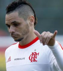 Seleção do Brasileirão com trio decisivo no ataque e Manga no meio campo