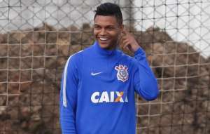 Série B: Santa Cruz vence disputa com o Náutico e contrata atacante do Corinthians