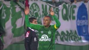 Chapecoense 2 x 0 Avaí - Seis meses após acidente, Chape assume a liderança do Brasileirão
