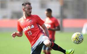 Mancuello celebra possível volta de Diego e minimiza concorrência por vaga no Flamengo
